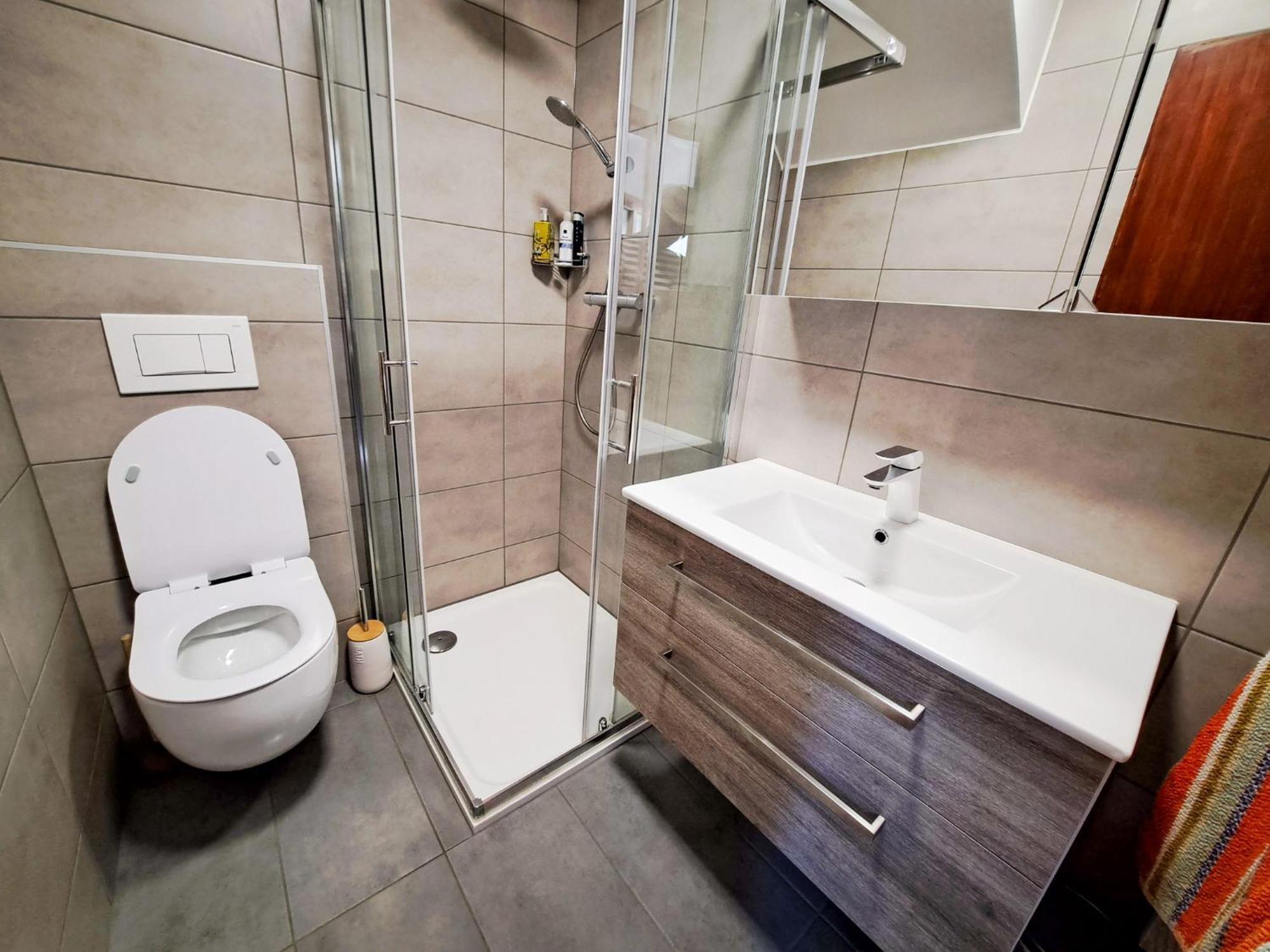 Hikers Hut Hisar Appartement Podbrdo Buitenkant foto